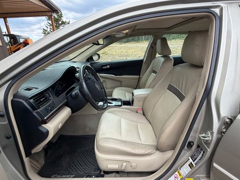 Used 2014 Toyota Camry XLE w/ Leather Package FWD image 12
