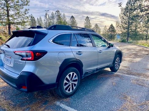 Used 2025 Subaru Outback Premium image 2