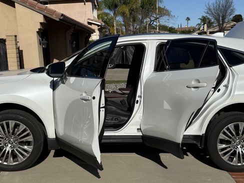 Used 2023 Toyota Venza Limited image 21