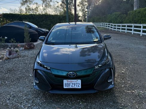Used 2017 Toyota Prius Prime Advanced w/ Carpet Mat Package image 2