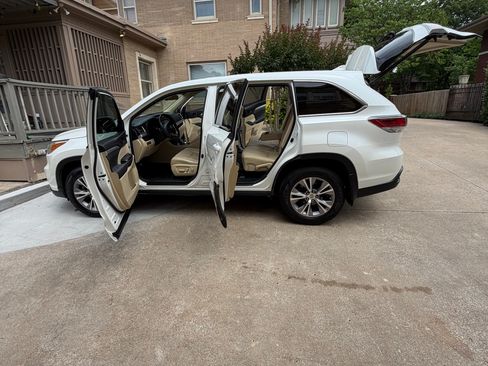 Used 2015 Toyota Highlander Plus FWD image 8