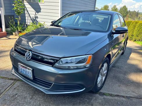 Used 2013 Volkswagen Jetta SEL FWD image 1