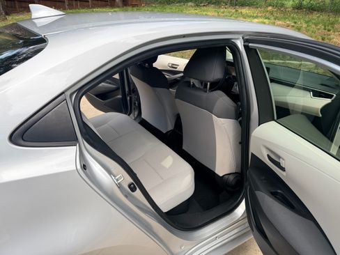 Used 2022 Toyota Corolla LE FWD image 25