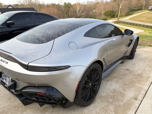 Used 2022 Aston Martin V8 Vantage Coupe image 2