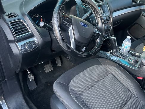 Used 2016 Ford Explorer XLT image 27