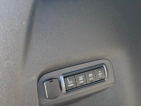 Used 2013 Ford Explorer Limited image 19