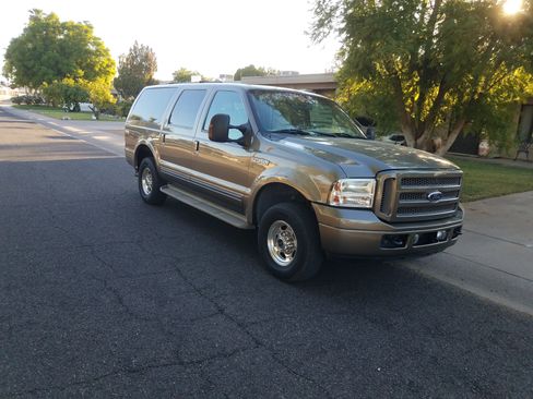 Used 2005 Ford Excursion Limited image 1