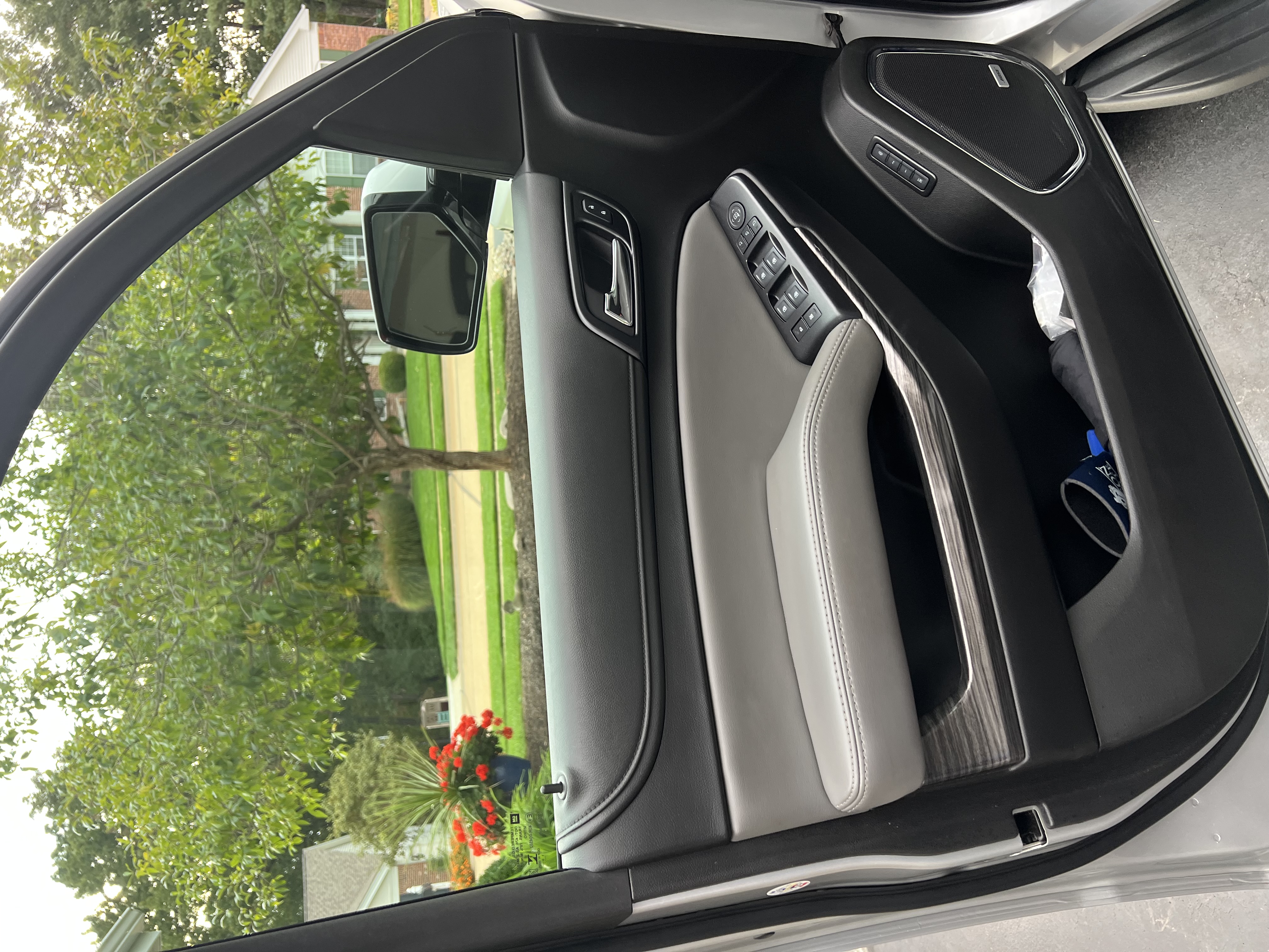 Used 2020 Chevrolet Suburban LT image 9