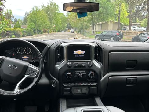 Used 2020 Chevrolet Silverado 1500 LT Trail Boss AWD/4WD image 11