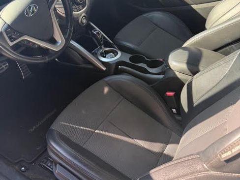 Used 2013 Hyundai Veloster w/ Tech Pkg image 10