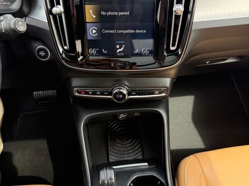 Used 2019 Volvo XC40 T5 Momentum image 28