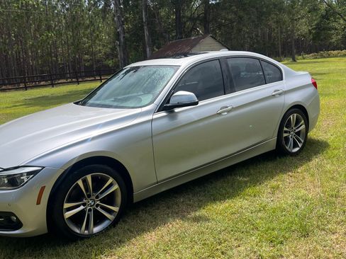 Used 2017 BMW 330i Sedan RWD image 1