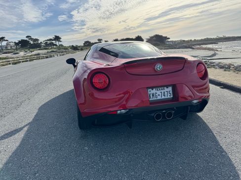 Used 2018 Alfa Romeo 4C Coupe w/ Coupe Track Package 2 image 27