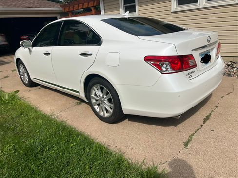 Used 2010 Lexus ES 350 w/ Preferred Accessory Package FWD image 2