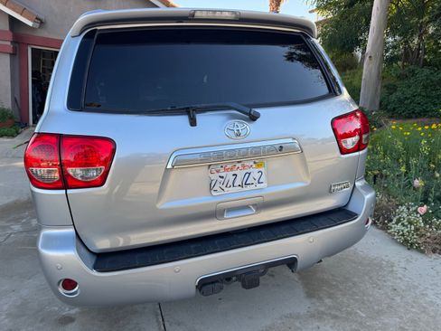 Used 2014 Toyota Sequoia Limited image 1