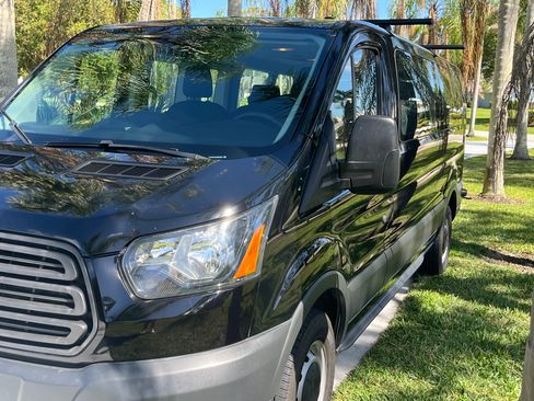 Used 2018 Ford Transit 350 XL image 4