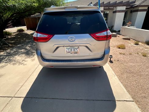 Used 2018 Toyota Sienna LE FWD image 6
