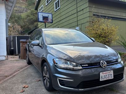 Used 2019 Volkswagen e-Golf SE w/ Driver Assistance Package