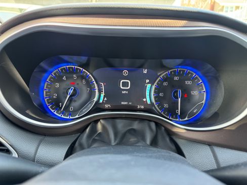 Used 2017 Chrysler Pacifica Touring-L Plus w/ Advanced Safetytec Group image 27