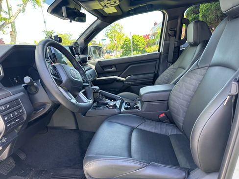 Used 2024 Toyota Tacoma TRD Off-Road w/ TRD Off Road Premium Package AWD/4WD image 10