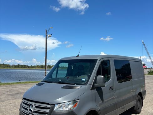 Used 2021 Mercedes-Benz Sprinter 2500 image 2