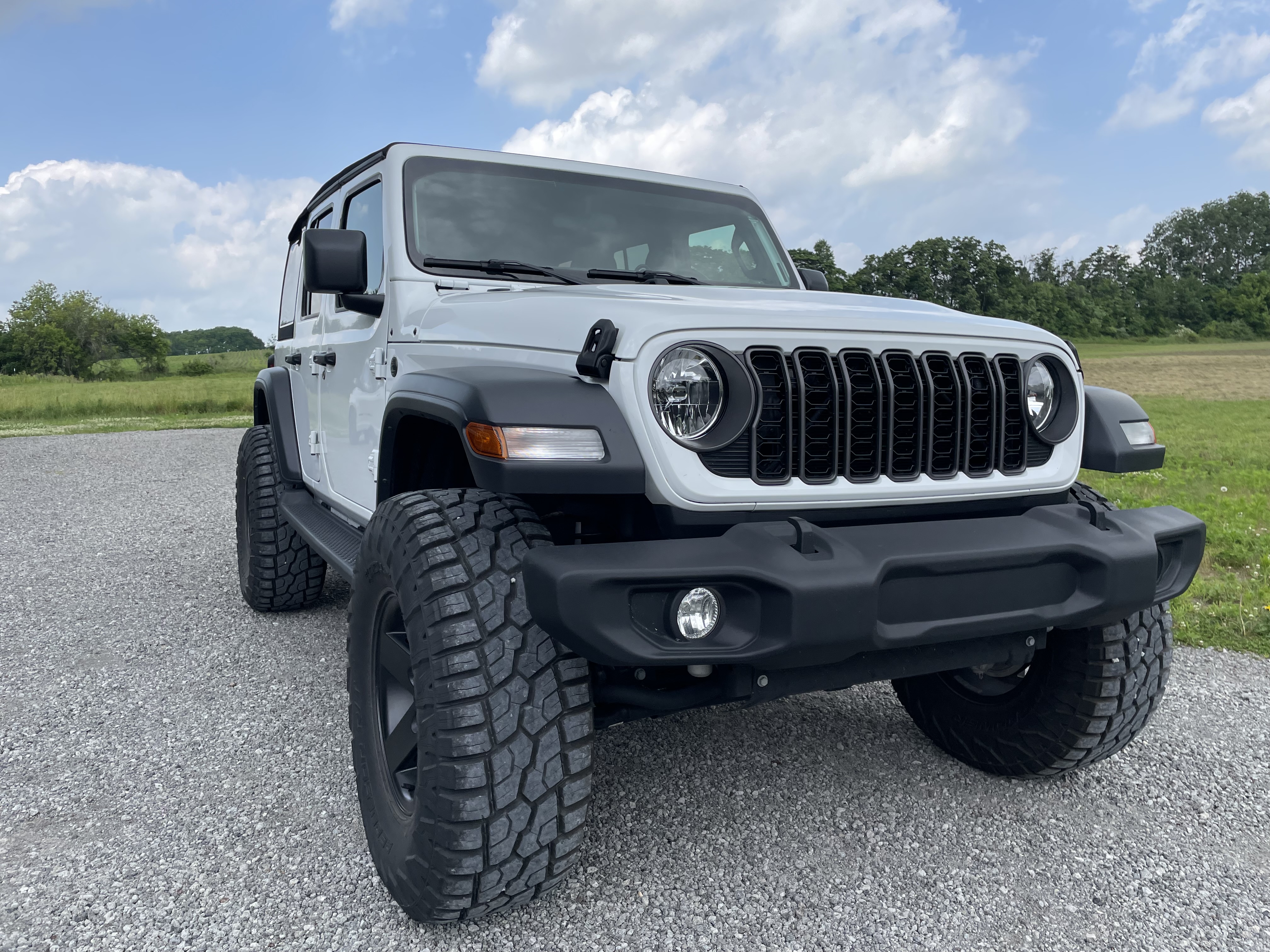 Used 2024 Jeep Wrangler Unlimited Sport AWD/4WD image 2