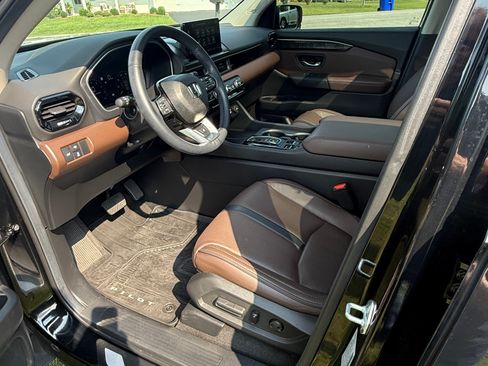 Used 2025 Honda Pilot Elite image 6