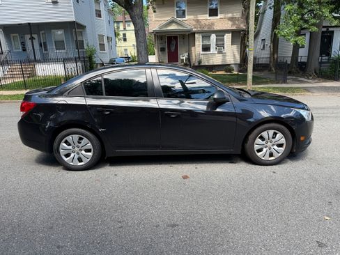 Used 2014 Chevrolet Cruze LS FWD image 9