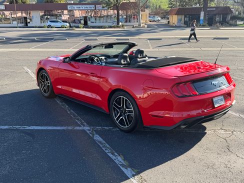 Used 2022 Ford Mustang Premium image 4