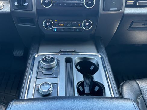 Used 2019 Ford Expedition XLT w/ Equipment Group 202A AWD/4WD image 24