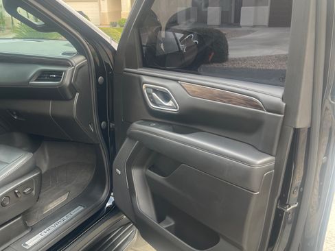 Used 2021 Chevrolet Suburban LT w/ Rear Media and Nav Package image 10