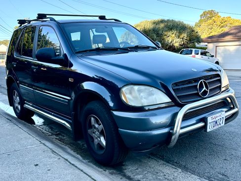 Used 1999 Mercedes-Benz ML 320 4MATIC image 1