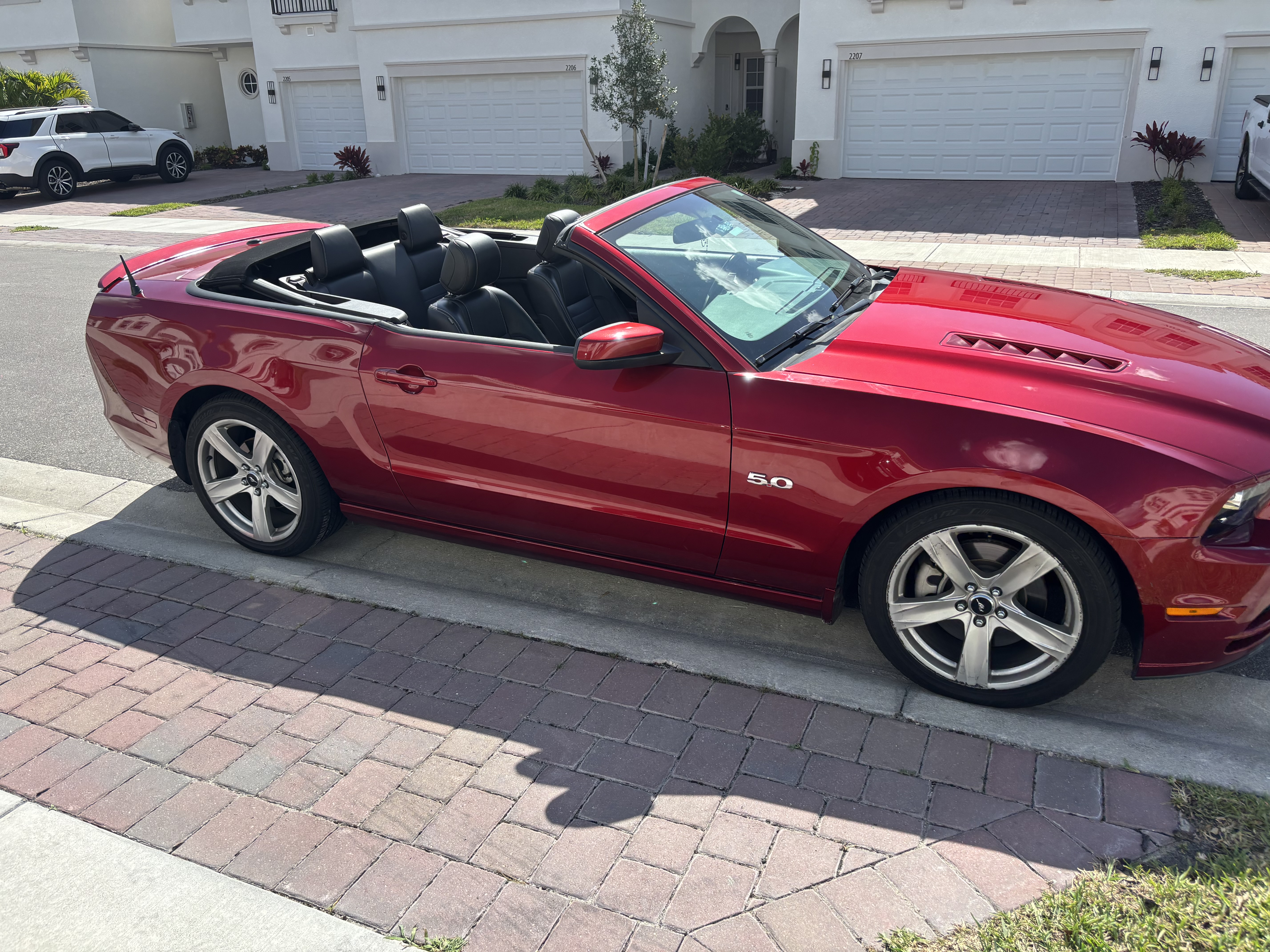 Used 2014 Ford Mustang GT Premium w/ Comfort Package RWD image 8