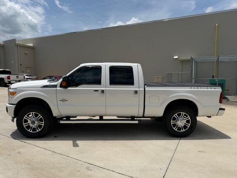 Used 2016 Ford F250 Platinum w/ FX4 Off-Road Package AWD/4WD image 4
