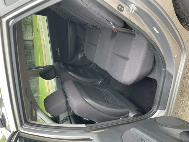Used 2012 Hyundai Elantra w/ Preferred Pkg FWD image 9