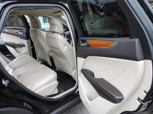 Used 2018 Lincoln MKC Select w/ Select Plus Package image 9