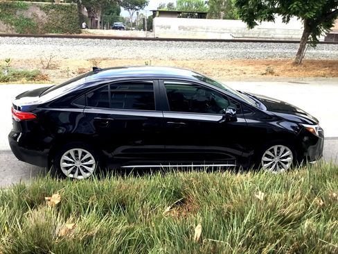 Used 2024 Toyota Corolla LE FWD image 10