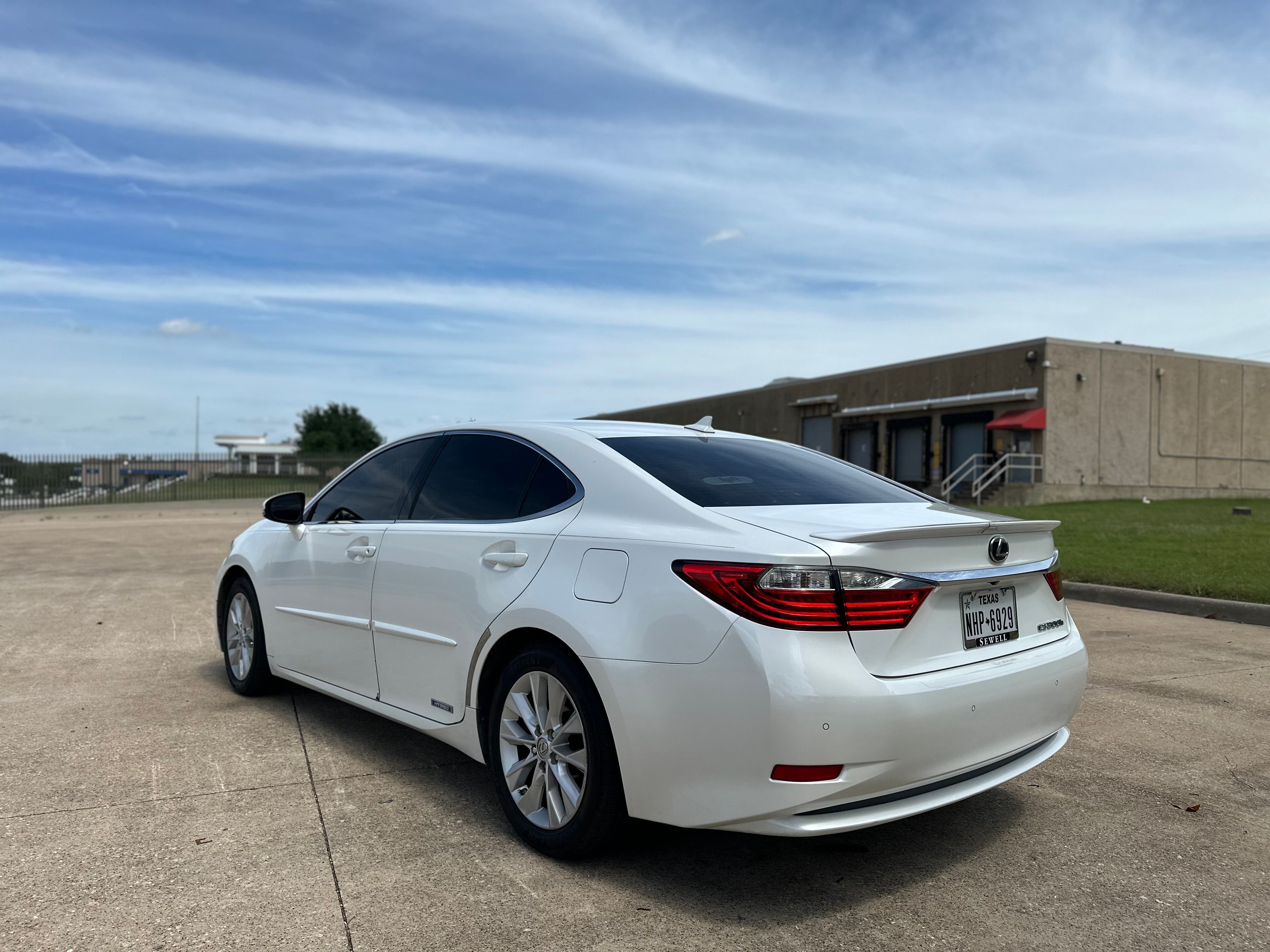 Used 2013 Lexus ES 300h w/ Luxury Pkg FWD image 23