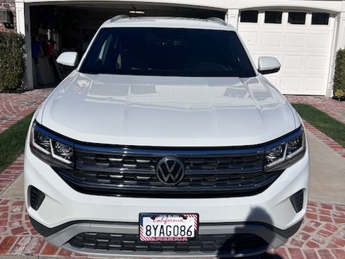 Used 2021 Volkswagen Atlas Cross Sport SE w/ Panoramic Sunroof Package image 8