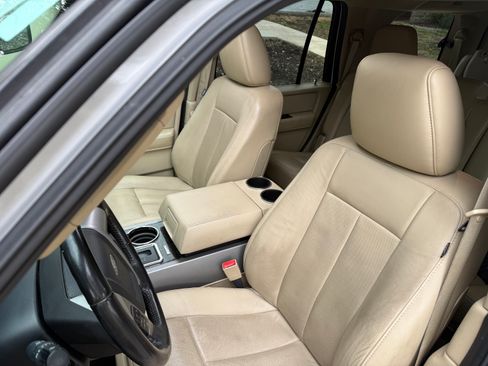 Used 2016 Ford Expedition Limited RWD image 13