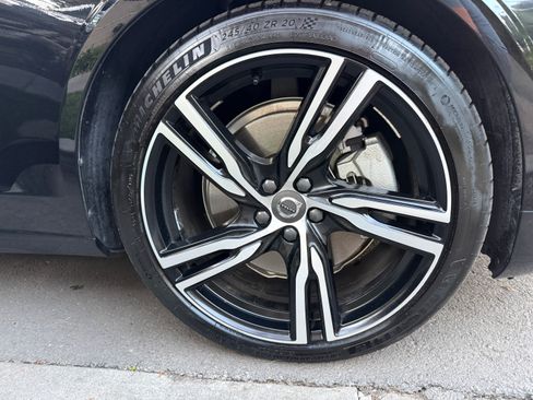 Used 2020 Volvo S90 T8 Inscription image 18