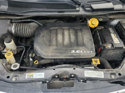 Used 2015 Chrysler Town & Country Touring w/ Driver Convenience Group image 17