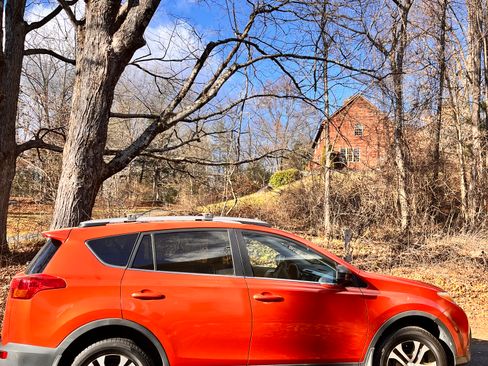 Used 2015 Toyota RAV4 LE image 4