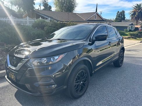 Used 2020 Nissan Rogue Sport S image 4