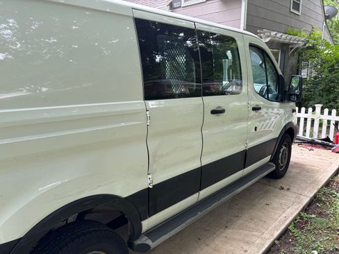 Used 2019 Ford Transit 250 130 Low Roof w/ Exterior Upgrade Package RWD image 1
