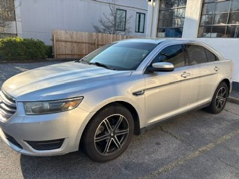 Used 2014 Ford Taurus SEL w/ Equipment Group 201A FWD image 4