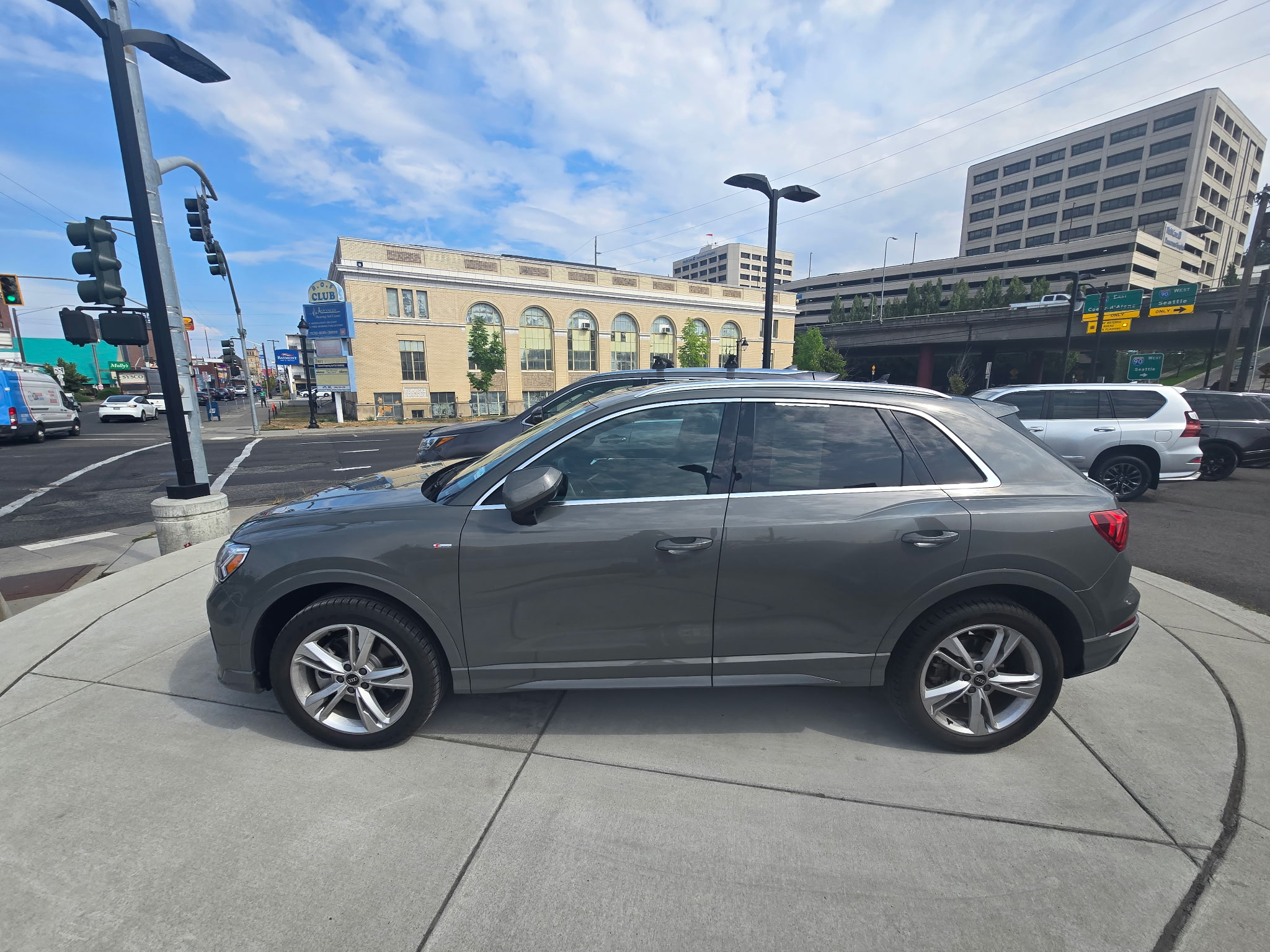 Used 2022 Audi Q3 2.0T Premium Plus w/ Premium Plus Package AWD/4WD image 4