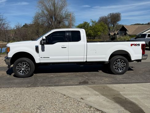 Used 2017 Ford F250 Lariat w/ Lariat Value Package image 2