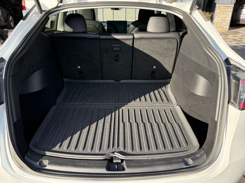 Used 2021 Tesla Model Y Long Range image 16