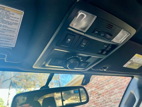 Used 2016 Toyota Tacoma TRD Off-Road image 10